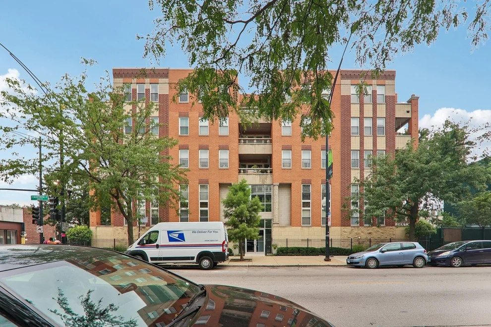 Unit for sale at 3550 W Montrose Avenue, Chicago, IL 60618