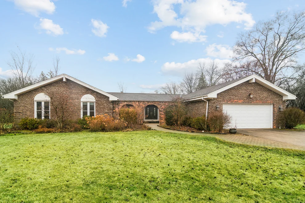 Unit for sale at 2020 Churchill Lane, Highland Park, IL 60035