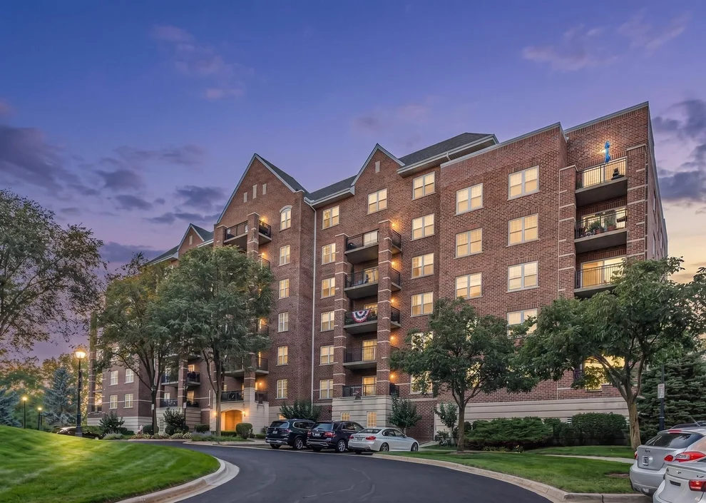 Unit for sale at 440 W Mahogany Court, Palatine, IL 60067