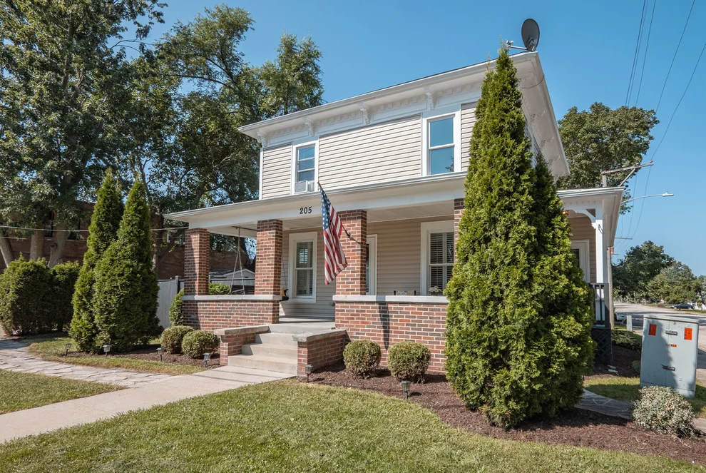 Unit for sale at 205 Main Street, Sugar Grove, IL 60554