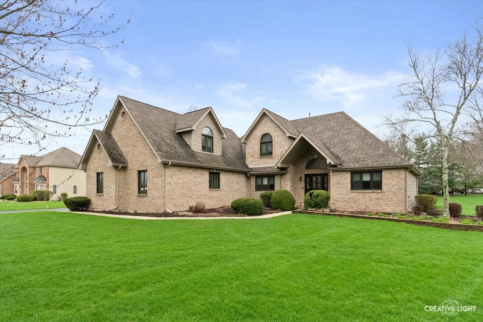 Unit for sale at 5 W Royal Oaks Drive, Bristol, IL 60512