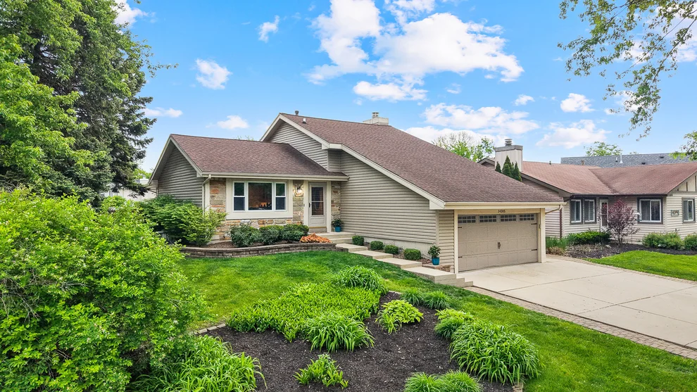 Unit for sale at 14305 S Pebble Creek Drive, Homer Glen, IL 60491