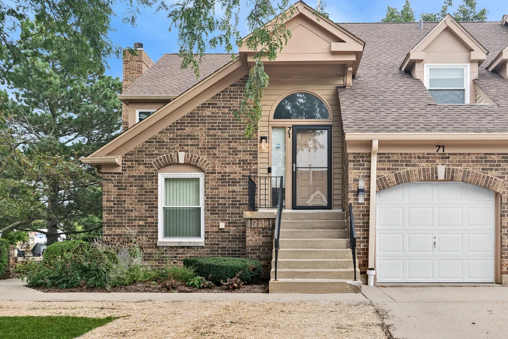 Unit for sale at 71 Willow Parkway, Buffalo Grove, IL 60089