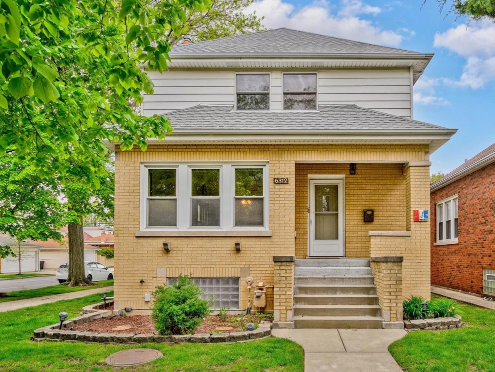 Unit for sale at 6312 W Hyacinth Street, Chicago, IL 60646
