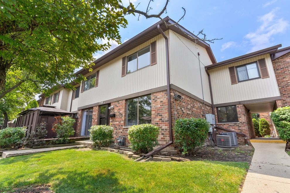 Unit for sale at 7348 Winthrop Way, Downers Grove, IL 60516