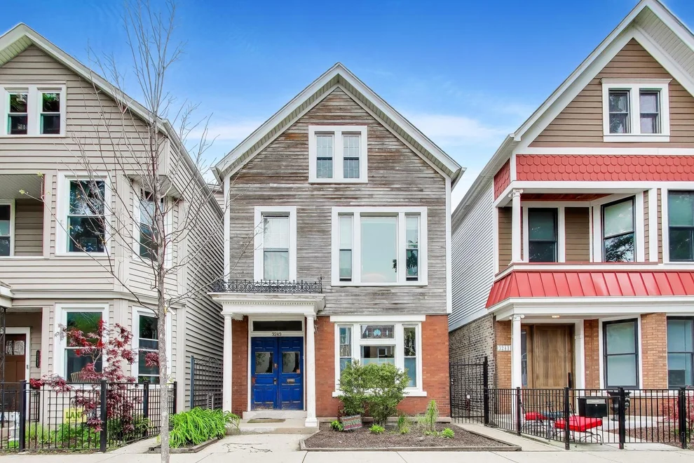 Unit for sale at 3243 N Hoyne Avenue, Chicago, IL 60618