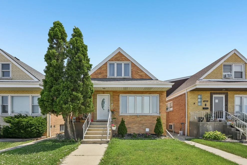Unit for sale at 5011 S Kilbourn Avenue, Chicago, IL 60632