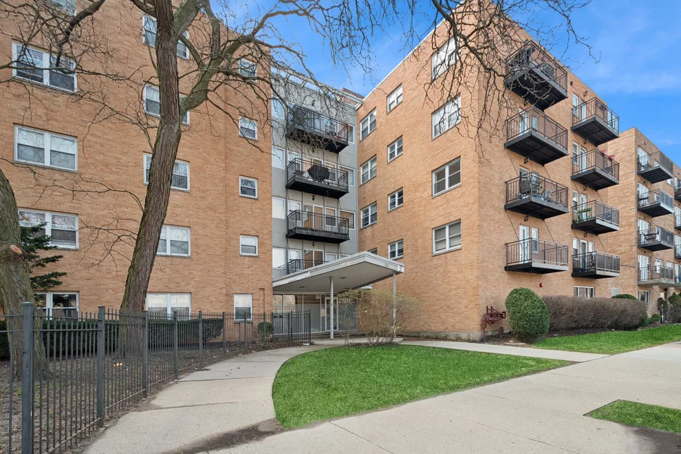 Unit for sale at 2501 W Bryn Mawr Avenue, Chicago, IL 60659