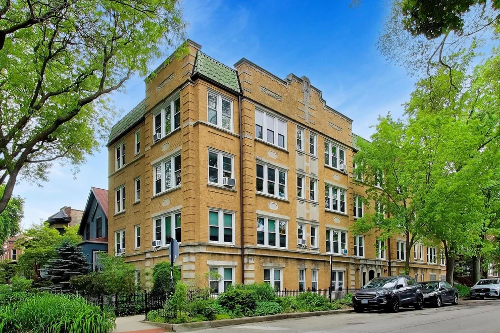 Unit for sale at 1243 W Ardmore Avenue, Chicago, IL 60660