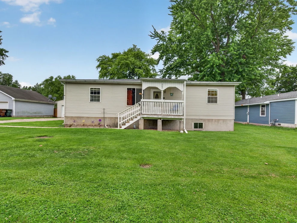 Unit for sale at 209 S East Street, Gardner, IL 60424