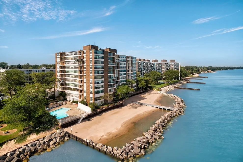 Unit for sale at 1616 Sheridan Road, Wilmette, IL 60091