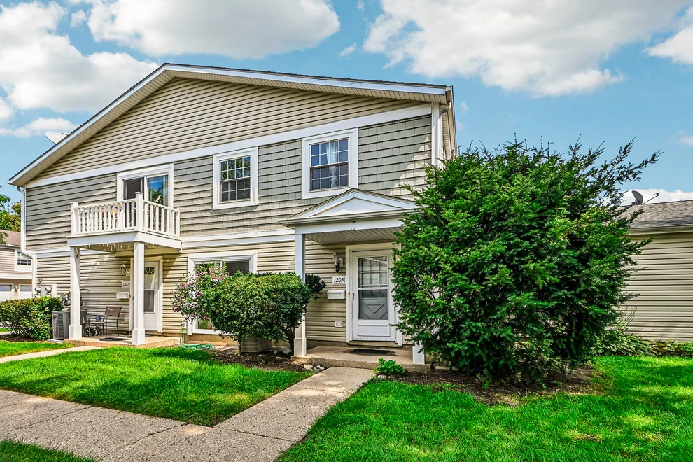 Unit for sale at 1205 Quincy Court, Wheeling, IL 60090