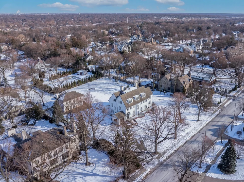 Unit for sale at 625 S County Line Road, Hinsdale, IL 60521