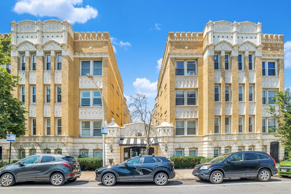 Unit for sale at 4240 N Clarendon Avenue, Chicago, IL 60613