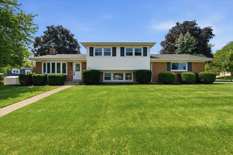 Unit for sale at 37 E Weathersfield Way, Schaumburg, IL 60193