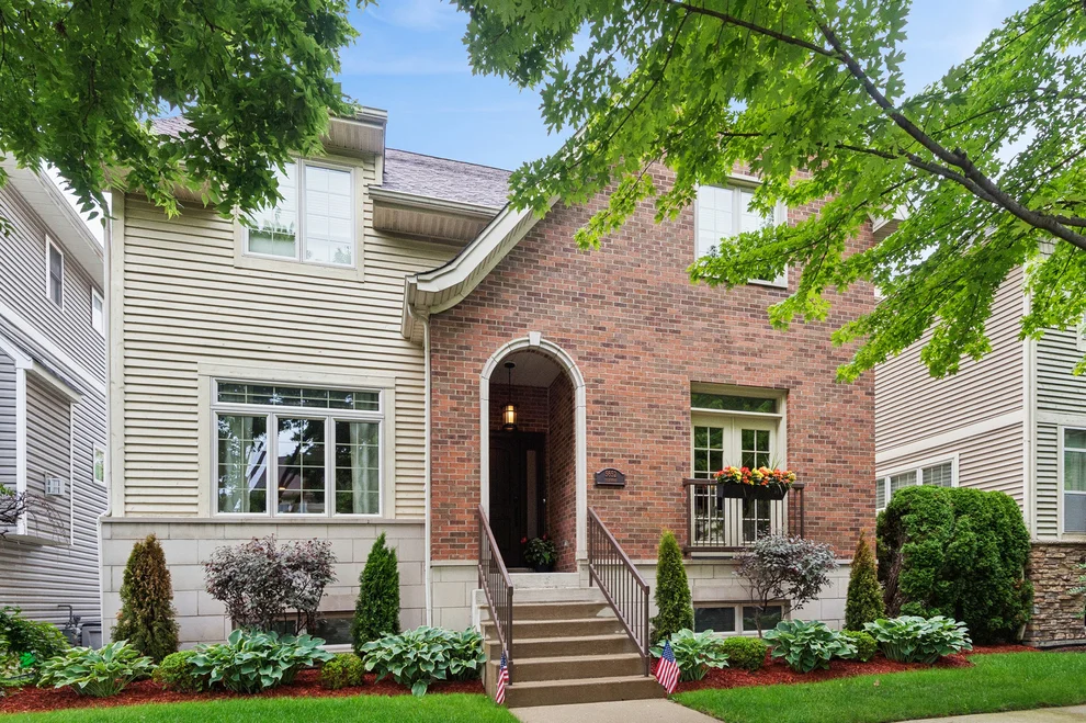 Unit for sale at 5652 N LOCKWOOD Avenue, Chicago, IL 60646