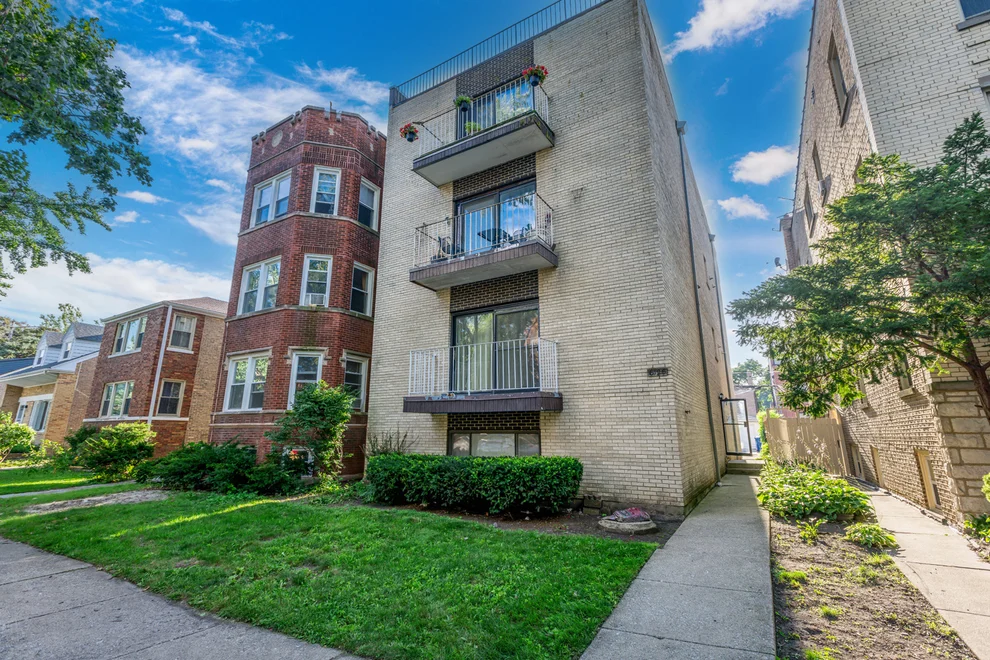 Unit for sale at 6126 N Francisco Avenue, Chicago, IL 60659