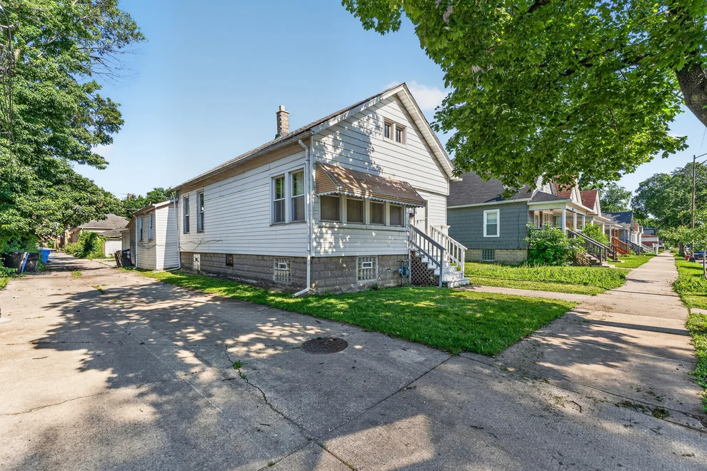 Unit for sale at 11715 S Wentworth Avenue, Chicago, IL 60628