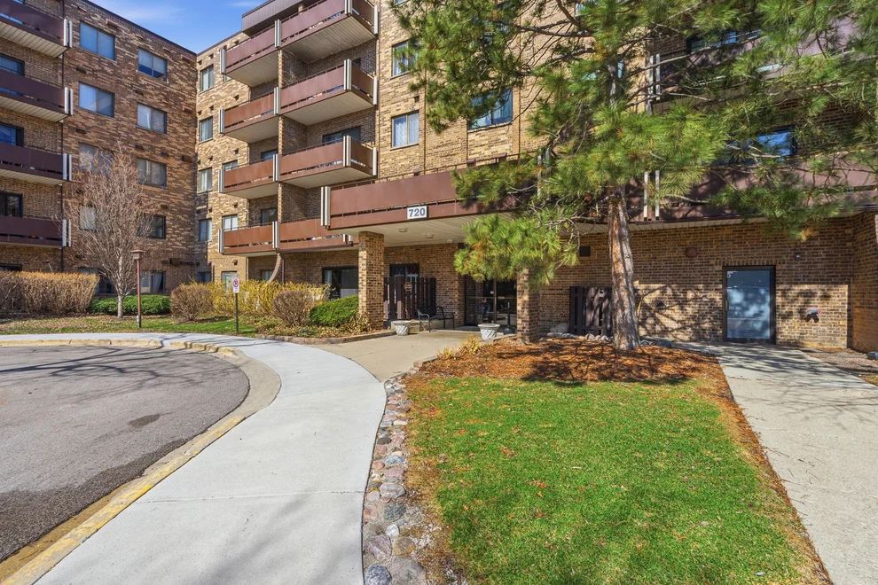 Unit for sale at 720 Wellington Avenue, Elk Grove Village, IL 60007