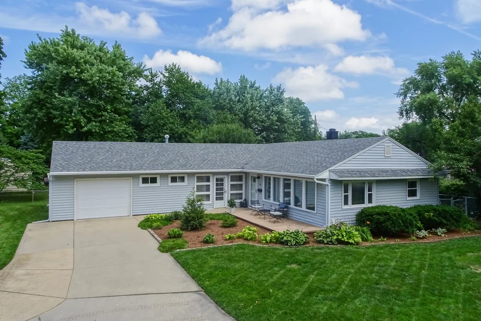 Unit for sale at 4 Woodruff Drive, Bloomington, IL 61701