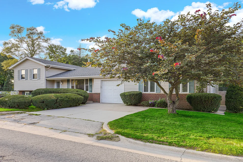 Unit for sale at 5455 S Catherine Avenue, Countryside, IL 60525