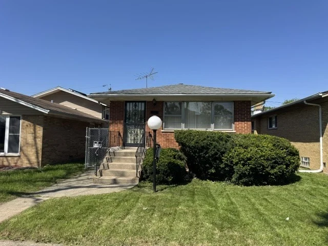 Unit for sale at 11624 S Bishop Street, Chicago, IL 60643