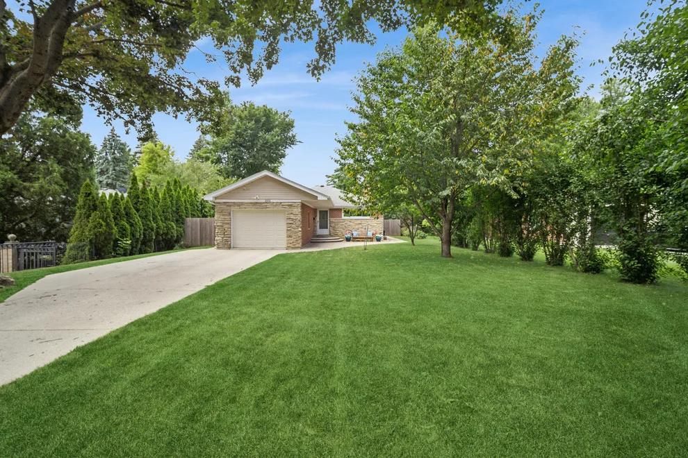 Unit for sale at 2930 Warbler Place, Highland Park, IL 60035