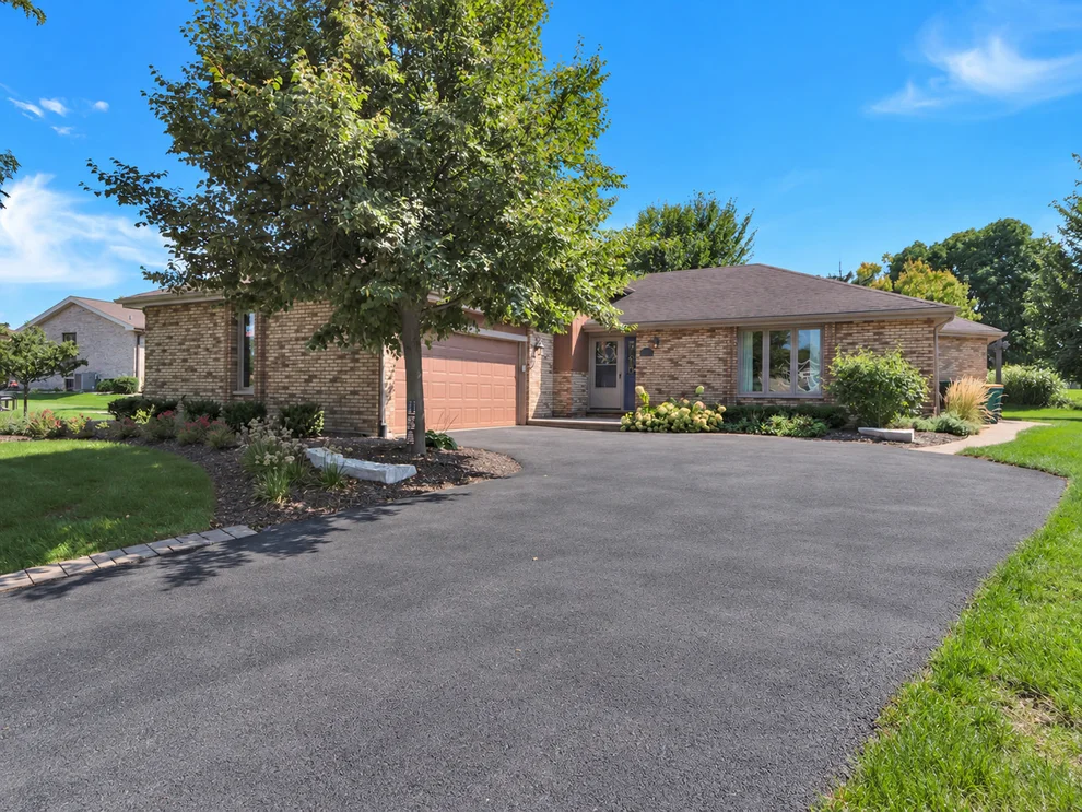 Unit for sale at 14 Timberline Court, Lemont, IL 60439