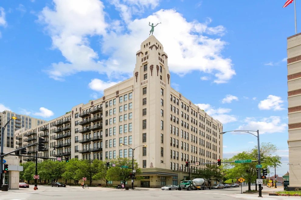 Unit for sale at 758 N LARRABEE Street, Chicago, IL 60654