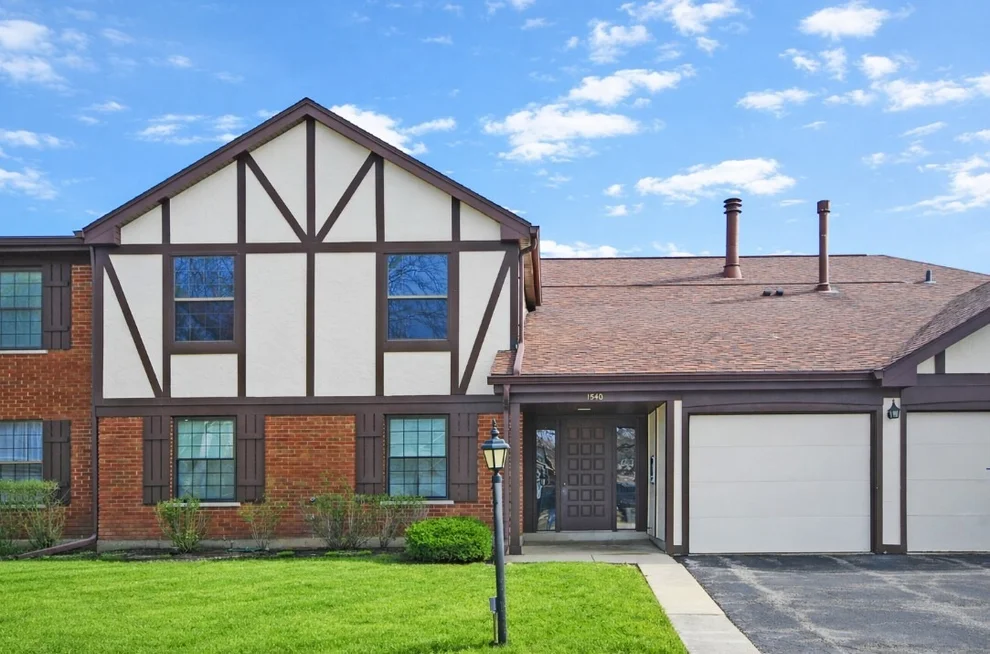 Unit for sale at 1540 Springview Court, Wheeling, IL 60090