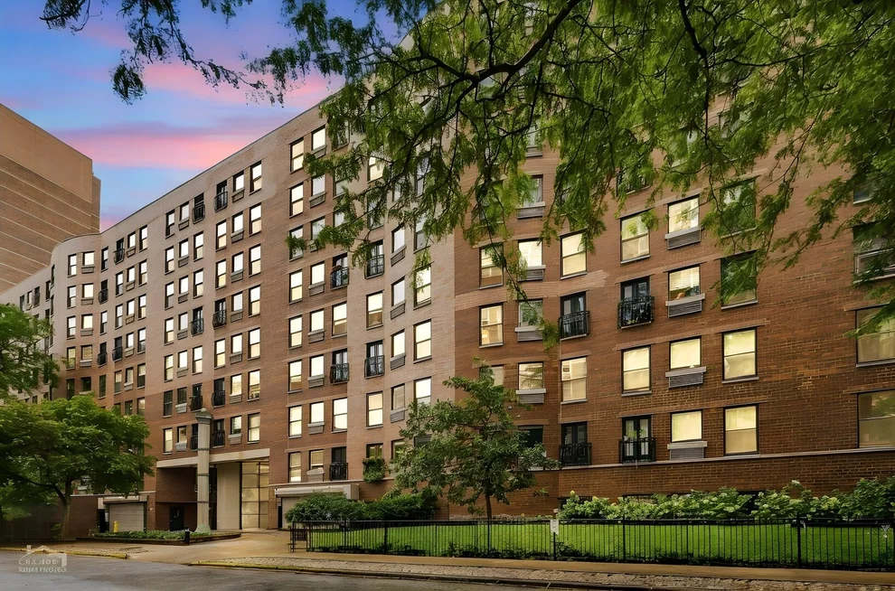 Unit for sale at 711 W Gordon Terrace, Chicago, IL 60613