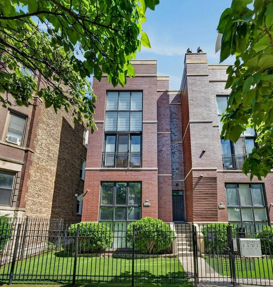 Unit for sale at 2546 W Washington Boulevard, Chicago, IL 60612