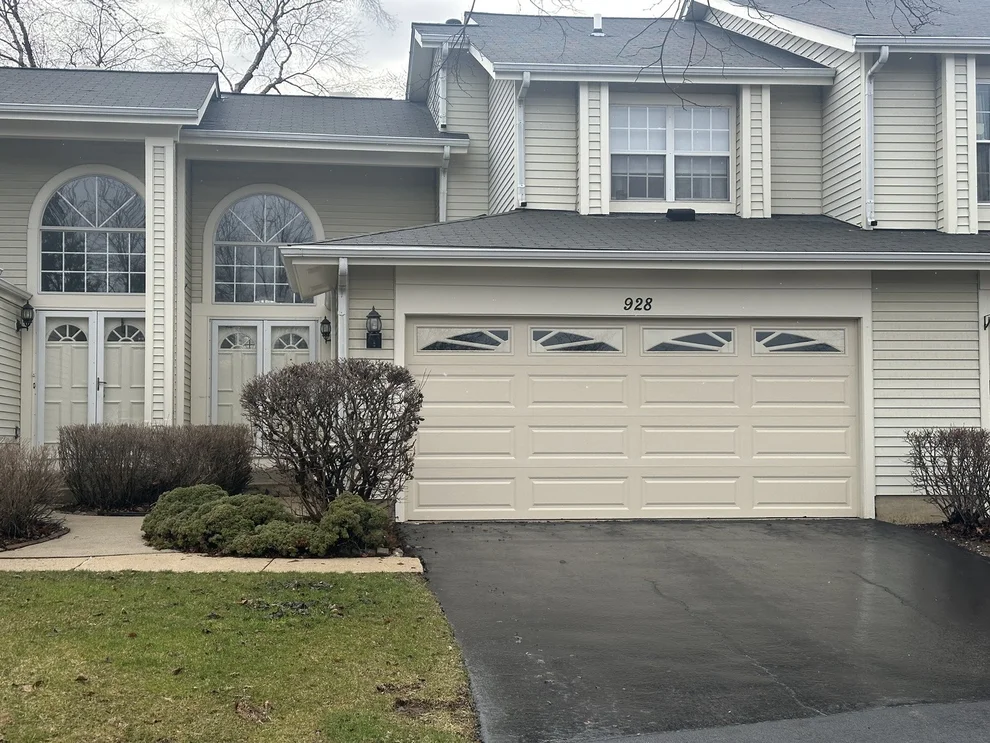 Unit for sale at 928 Dighton Lane, Schaumburg, IL 60173