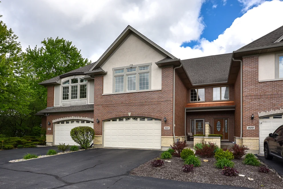 Unit for sale at 843 N Franklin Avenue, Palatine, IL 60067