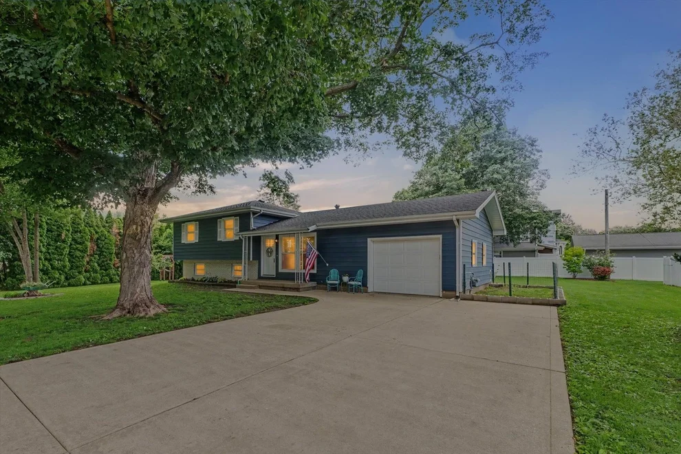 Unit for sale at 210 Brookview Drive, Farmer City, IL 61842