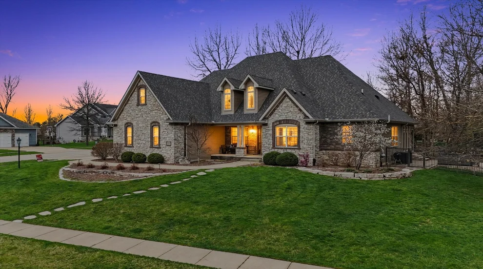 Unit for sale at 1505 Cottonwood Court, Mahomet, IL 61853