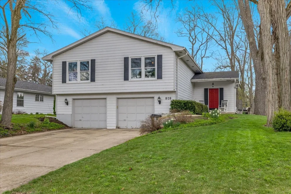 Unit for sale at 828 S Jefferson Street, Batavia, IL 60510
