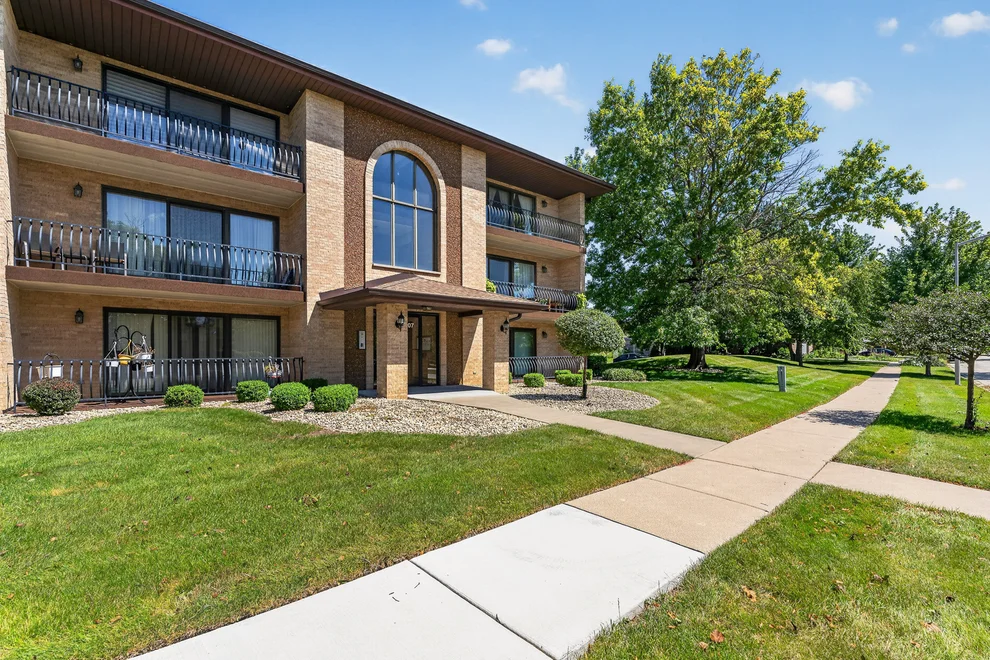 Unit for sale at 16107 Eagle Ridge Drive, Tinley Park, IL 60477