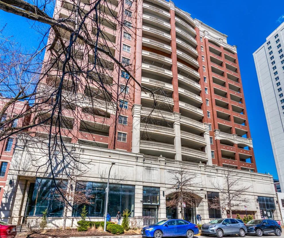 Unit for sale at 828 W Grace Street, Chicago, IL 60613