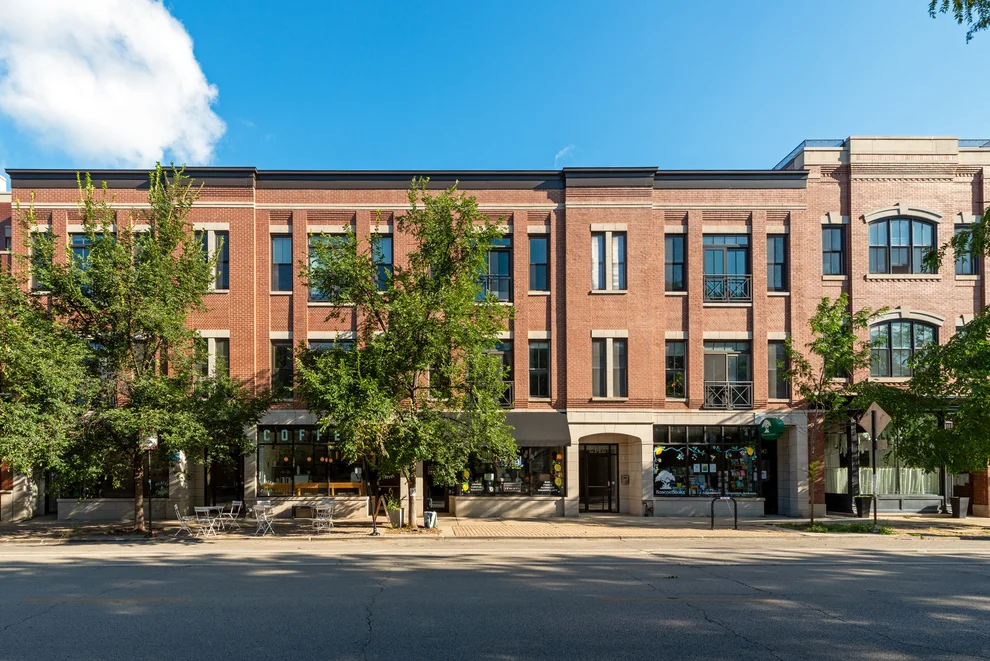 Unit for sale at 2144 W ROSCOE Street, Chicago, IL 60618