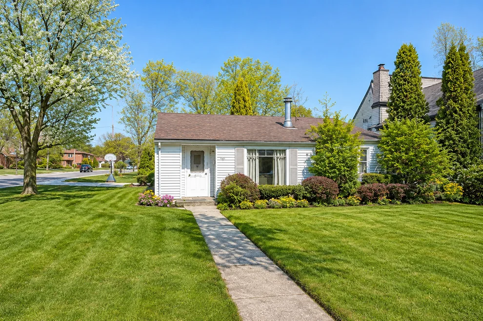 Unit for sale at 951 Hemlock Street, Deerfield, IL 60015
