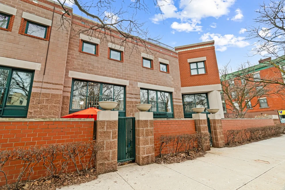 Unit for sale at 641 W Willow Street, Chicago, IL 60614