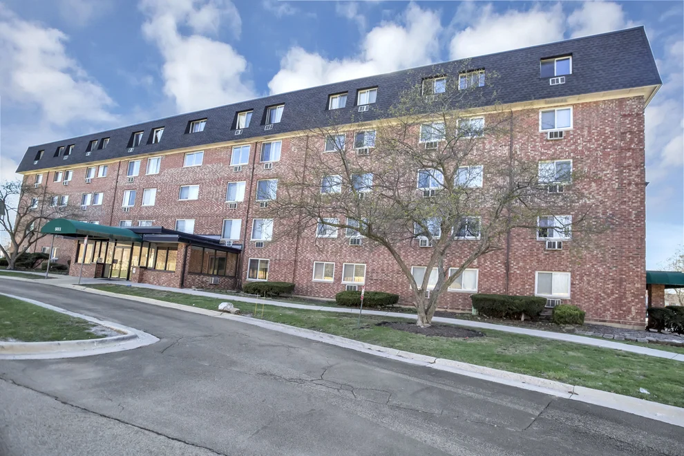 Unit for sale at 5011 VALLEY Lane, Streamwood, IL 60107