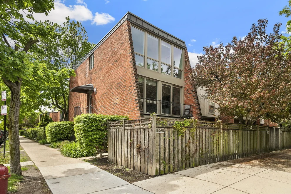 Unit for sale at 601 W Dickens Avenue, Chicago, IL 60614