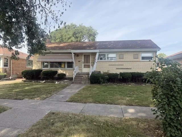 Unit for sale at 9426 S Avers Avenue, Evergreen Park, IL 60805
