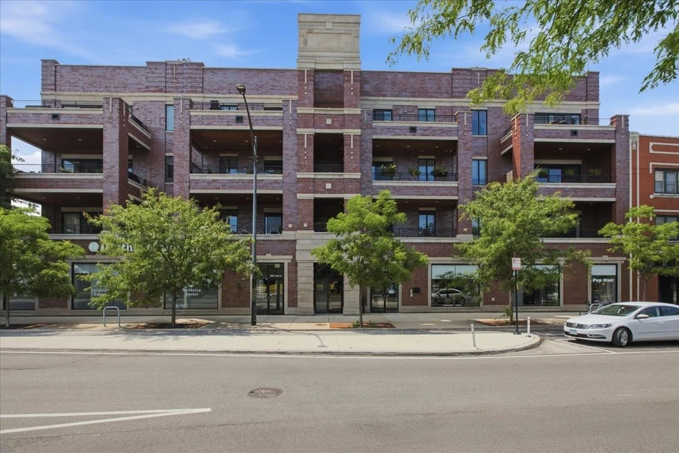 Unit for sale at 5820 N Clark Street, Chicago, IL 60660