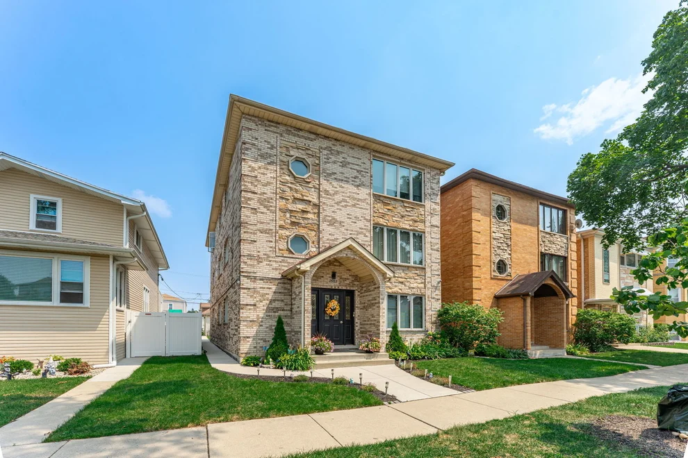 Unit for sale at 2915 N 74th Avenue, Elmwood Park, IL 60707