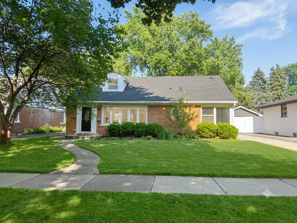 Unit for sale at 9 N Waverly Place, Mount Prospect, IL 60056