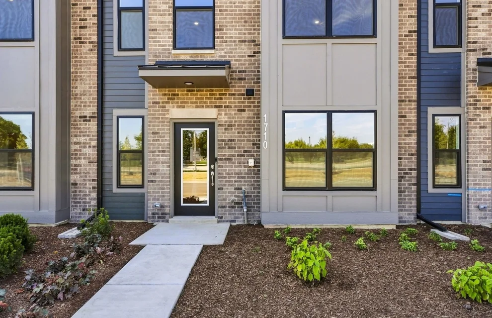 Unit for sale at 1710 Espacio Drive, Naperville, IL 60563