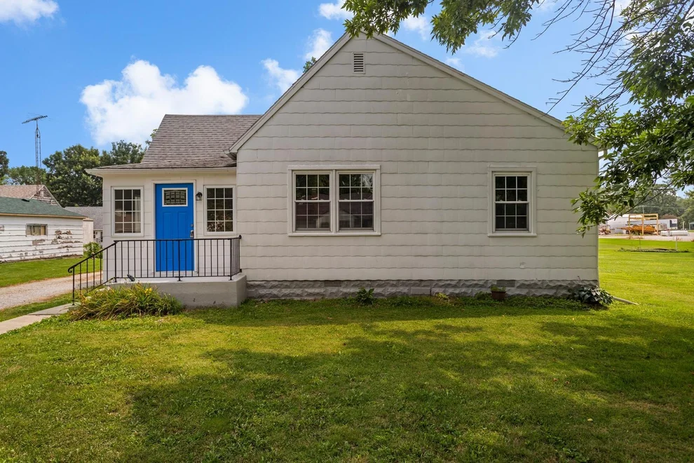 Unit for sale at 303 S Shirley Street, Newman, IL 61942